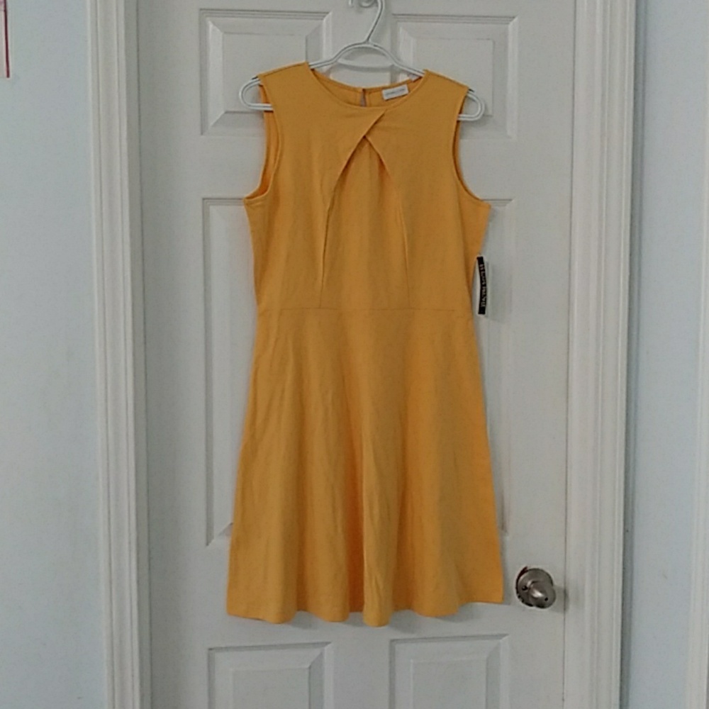 🌻Womens yellow dress w/ flare skirt